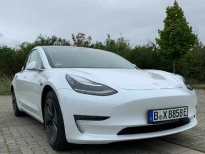 Rent a Tesla Model 3 Long Range in Berlin