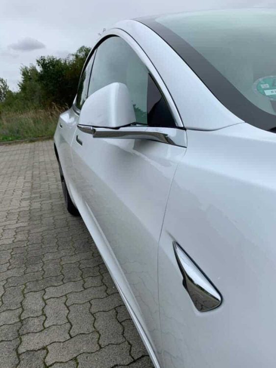 Rent a Tesla Model 3 Long Range in Berlin