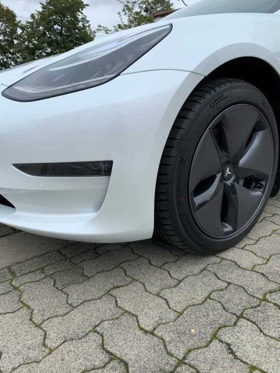 Rent a Tesla Model 3 Long Range in Berlin
