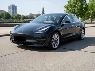 Rent a Tesla Model 3 Long Range in Leipzig hero