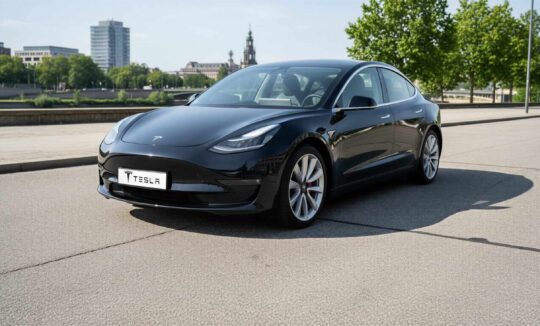 Tesla Model S in Dresden hero