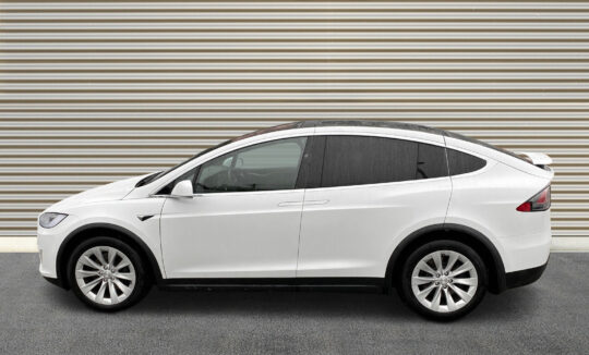 Rent a Tesla Model X in Sachsen