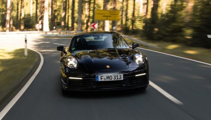 Rent a Porsche 911 Carrera in Frankfurt
