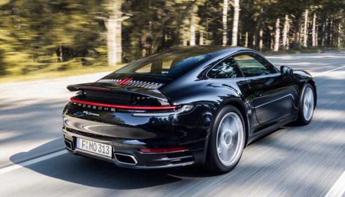 Rent a Porsche 911 Carrera in Frankfurt