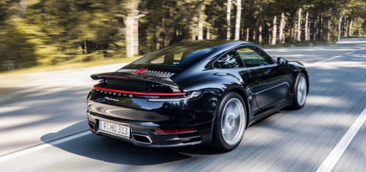 Rent a Porsche 911 Carrera in Frankfurt