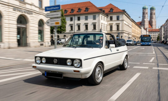Rent a VW Golf 1 Cabrio Oldtimer in Munich Hero