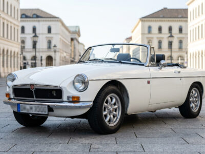 Rent a MGB Roadster Oldtimer in Munich Hero