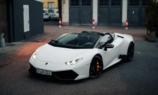 Rent a Lamborghini Huracan Spyder in Frankfurt