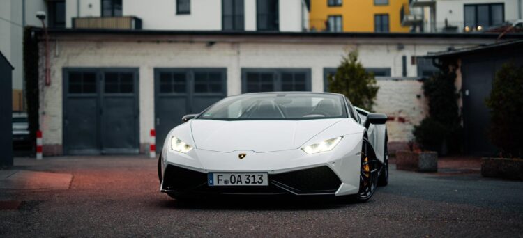 Rent a Lamborghini Huracan Spyder in Frankfurt
