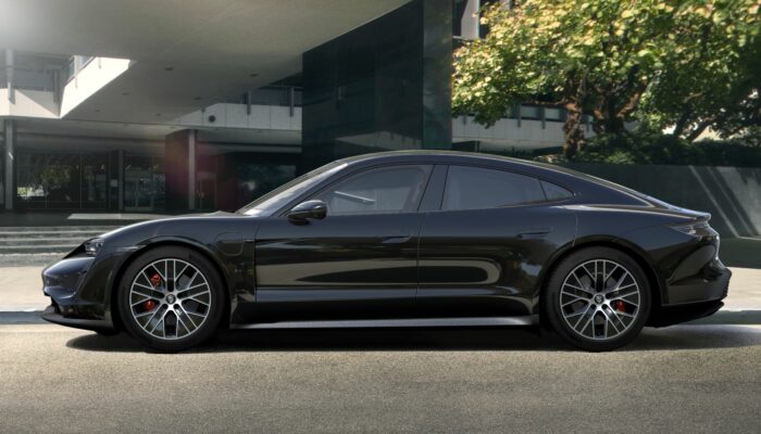 Rent a Porsche Taycan 4S Performance in Frankfurt