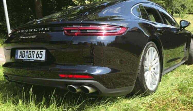 Rent a Porsche Panamera 4S in Frankfurt