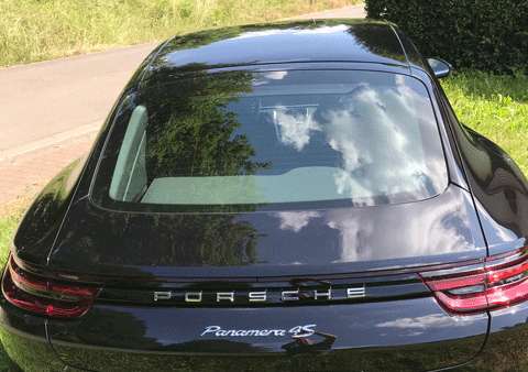 Rent a Porsche Panamera 4S in Frankfurt