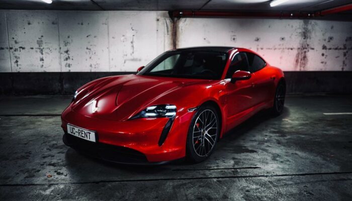 Rent a Porsche Taycan 4S in Frankfurt
