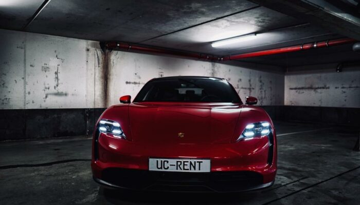 Rent a Porsche Taycan 4S in Frankfurt