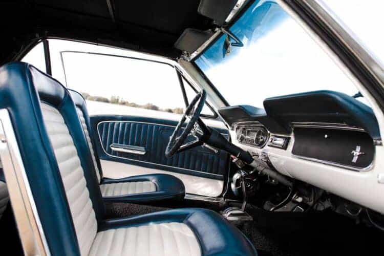 Rent a 1965 Ford Mustang in Munich