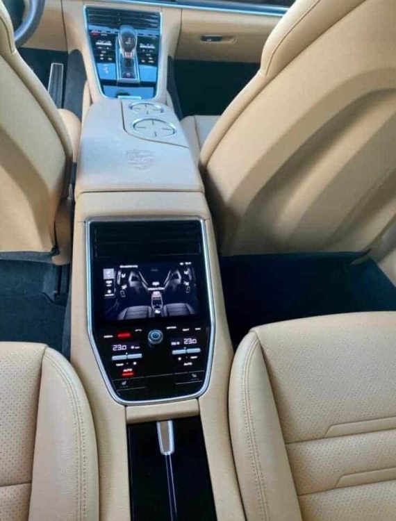 Rent a Porsche Panamera 4S in Düsseldorf