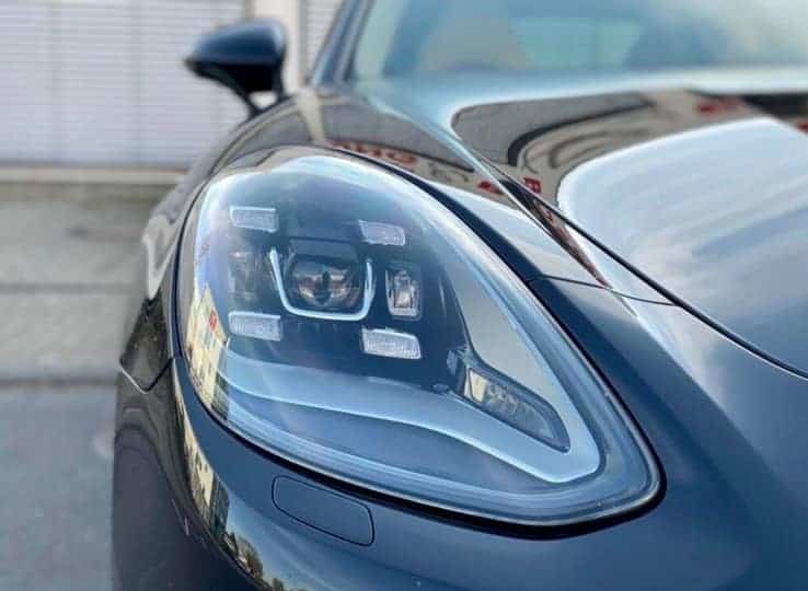 Rent a Porsche Panamera 4S in Düsseldorf