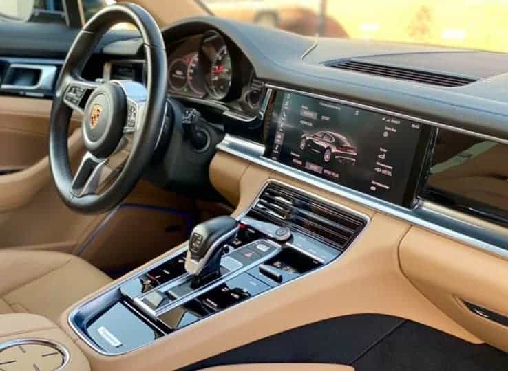 Rent a Porsche Panamera 4S in Düsseldorf