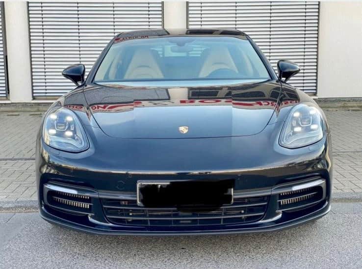 Rent a Porsche Panamera 4S in Düsseldorf