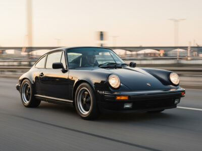 Rent a Porsche 911 G-model in Hamburg Hero