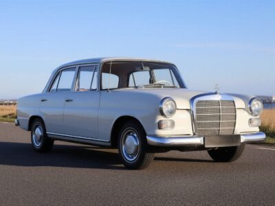 Rent a Mercedes 200 D in Flensburg Hero