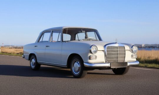Rent a Mercedes 200 D in Flensburg Hero