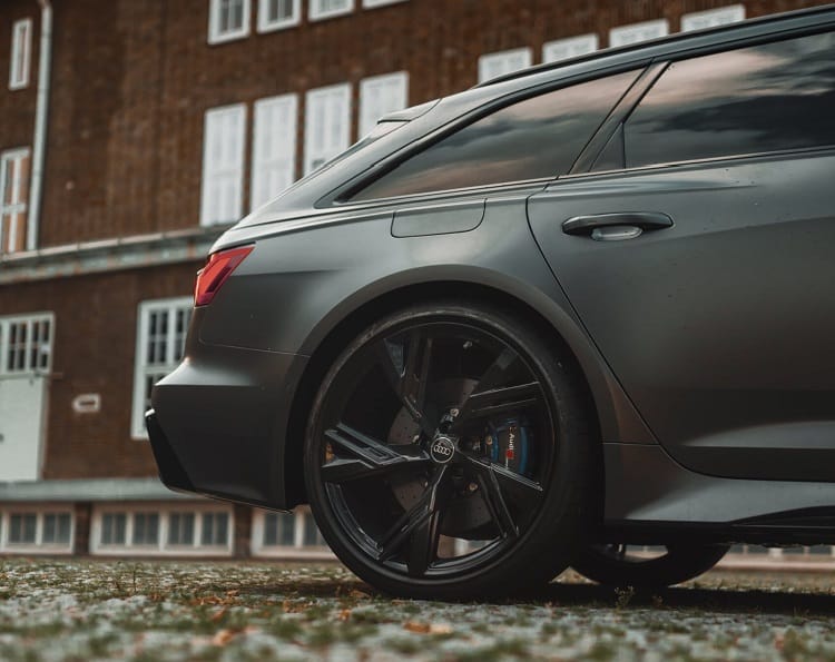 Rent an Audi RS6 C8 Avant in Bielefeld