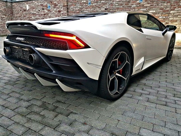 Rent a Lamborghini Huracan Evo in Dortmund