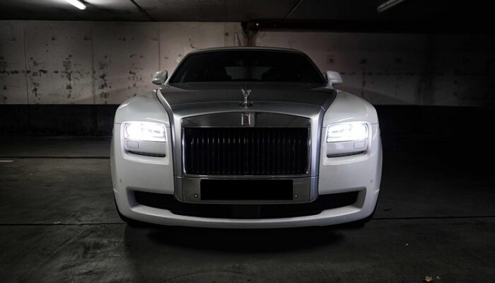 Rent a Rolls Royce Wraith in Frankfurt