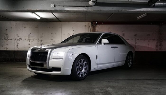 Rent a Rolls Royce Wraith in Frankfurt