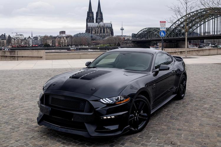 Rent a Ford Mustang GT in Cologne