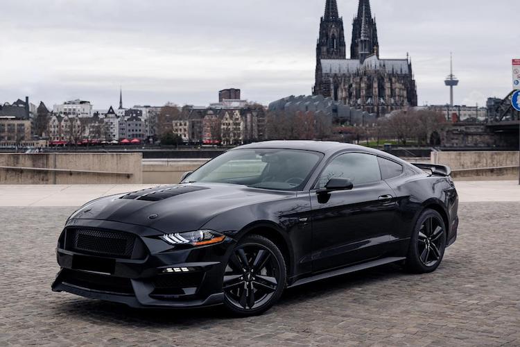 Rent a Ford Mustang GT in Cologne