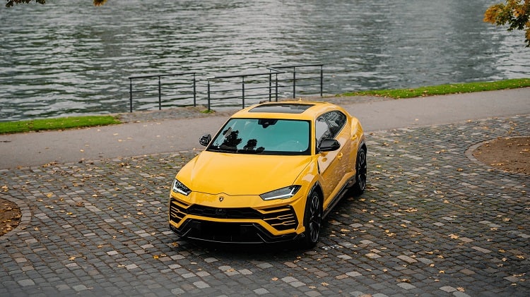 Rent a Lamborghini Urus in Frankfurt