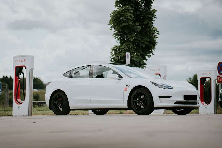 Rent a Tesla Model 3 in Ulm
