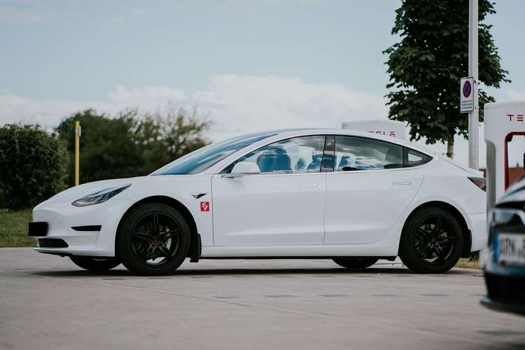 Rent a Tesla Model 3 in Ulm