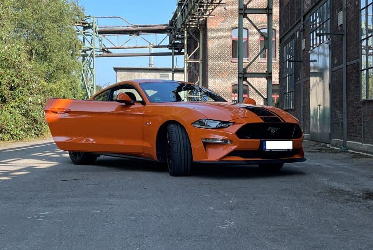 Rent a Ford Mustang GT in Düsseldorf