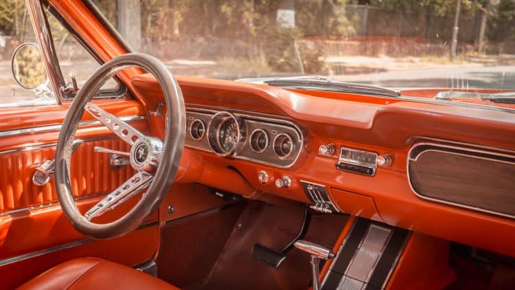 Rent a 1965 Ford Mustang in Berlin