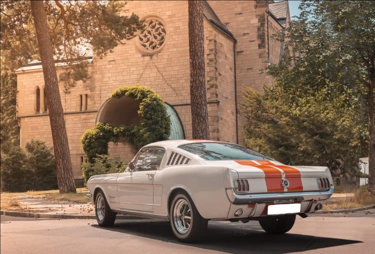 Rent a 1965 Ford Mustang in Berlin