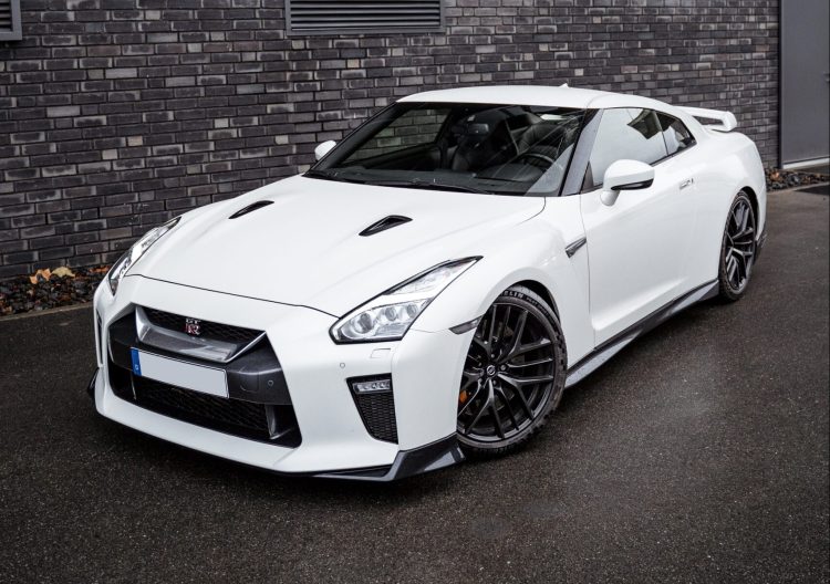 Rent a Nissan GTR in Bielefeld