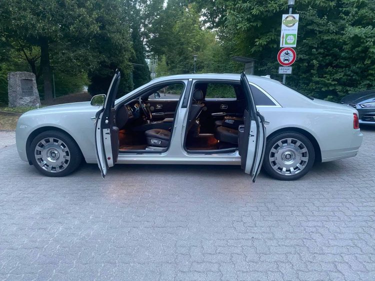 Rent a Rolls Royce Ghost in Stuttgart