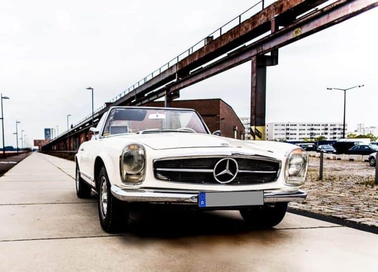 Rent a Mercedes 230 SL in Bremen