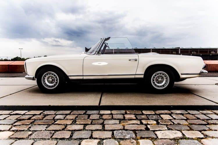 Rent a Mercedes 230 SL in Bremen