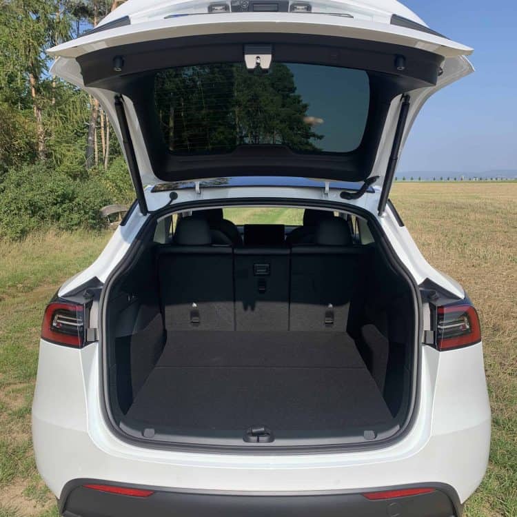 Rent a Tesla Model Y LR in Kassel