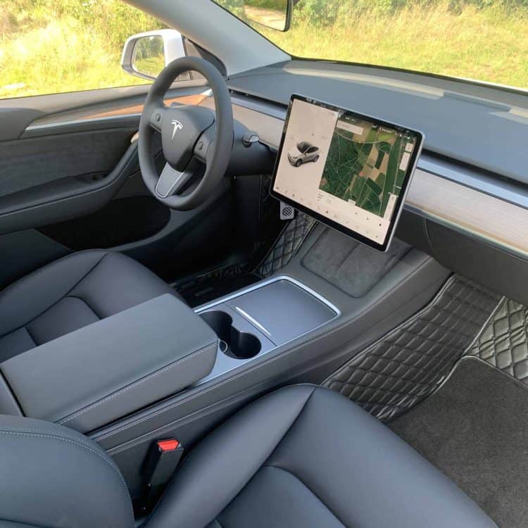 Rent a Tesla Model Y LR in Kassel
