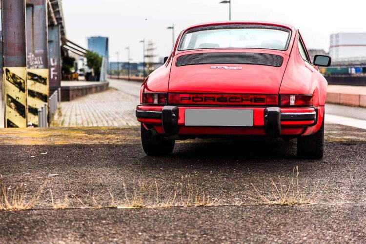 Rent a Porsche 911 SC in Bremen