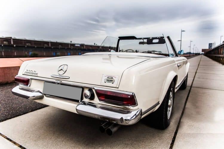 Rent a Mercedes 230 SL in Bremen