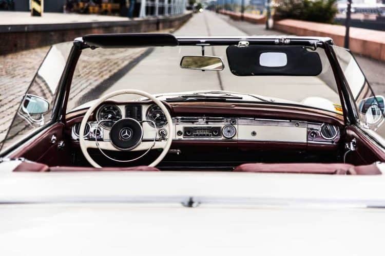 Rent a Mercedes 230 SL in Bremen