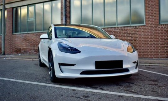 Rent a Tesla Model 3 Long Range in Stuttgart