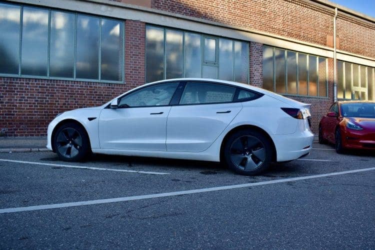 Rent a Tesla Model 3 Long Range in Stuttgart