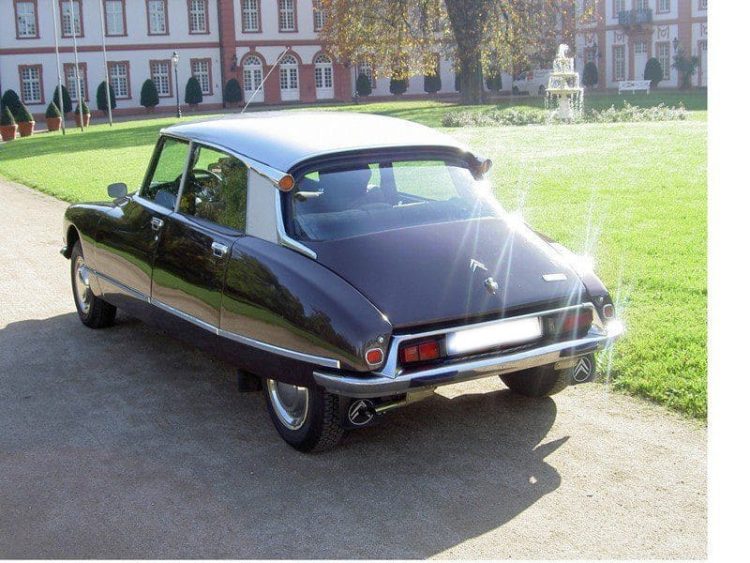Rent a Citroen DS 21 (1973) in Frankfurt